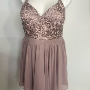 Elegant Lace Halter Dress in Mauve